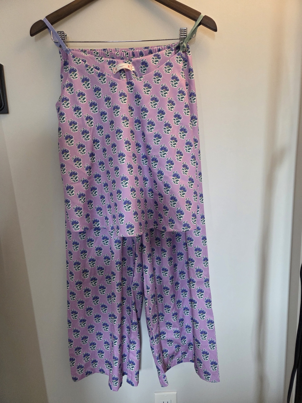 Women's Lavender Floral Pajama Set with Adjustable Straps Sz S fits small